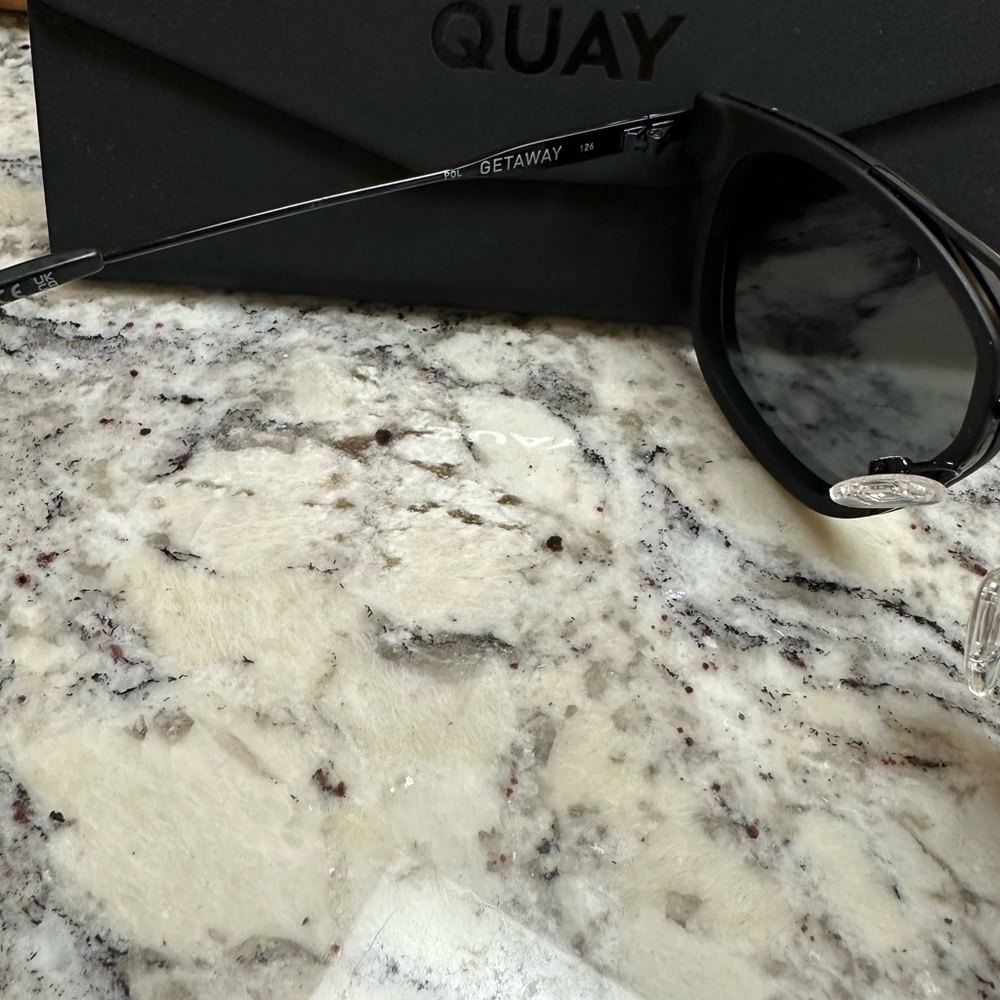 Quay Black Sunglasses with Case*NEW* - Picture 6 of 9